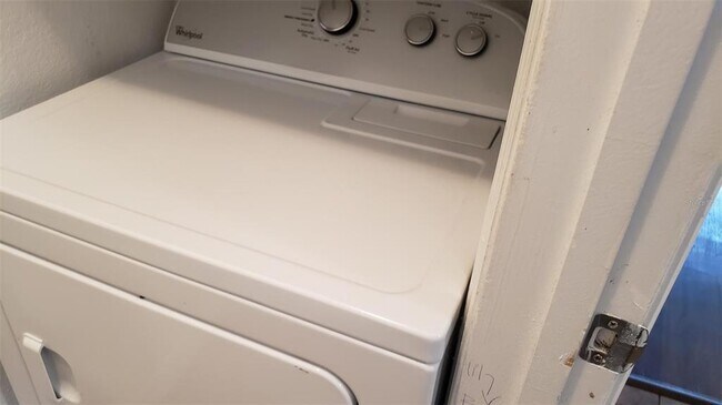 Building Photo - 2000 Erving Cir