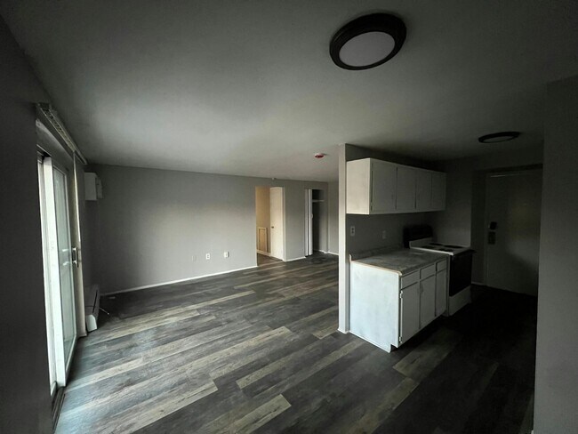 Building Photo - 13540 Superior Rd