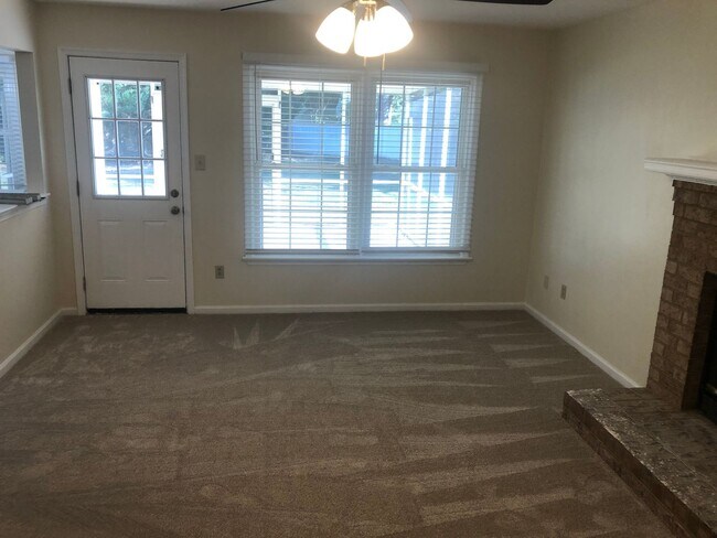 Building Photo - 2416 Creekmore Ct