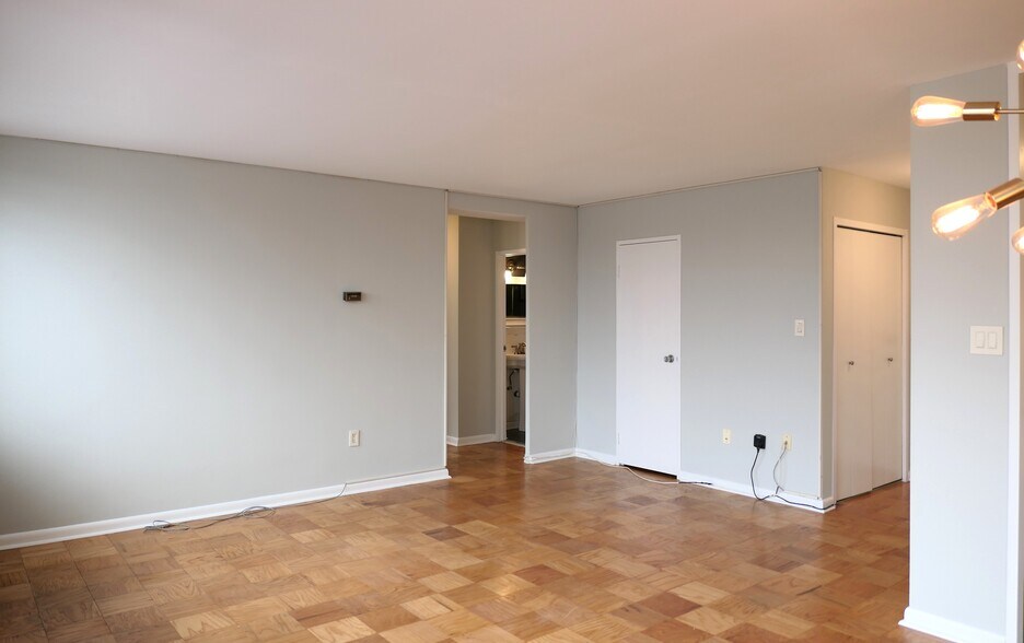 Building Photo - 6631 Wakefield Dr