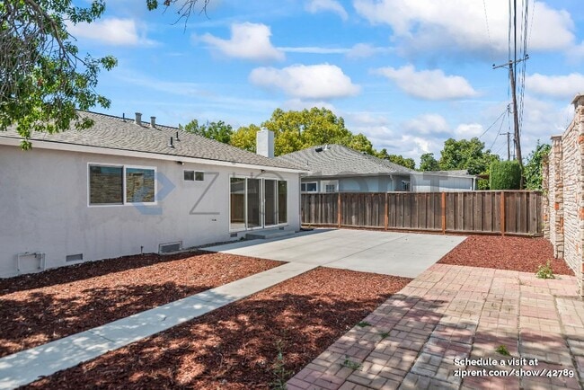 Building Photo - 1723 Laine Ave