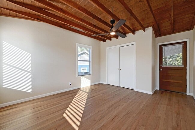 Building Photo - 1900 Cedar Ave