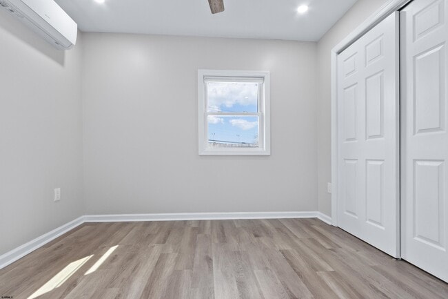 Building Photo - 203 E Plaza Pl