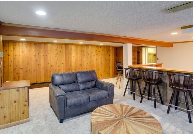 Building Photo - 3 bedroom / 2 car garage / On the Chena river