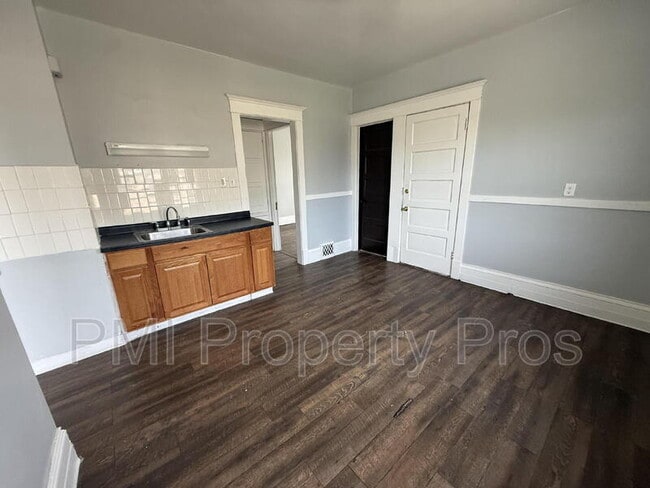 Building Photo - 2155 N 32nd St