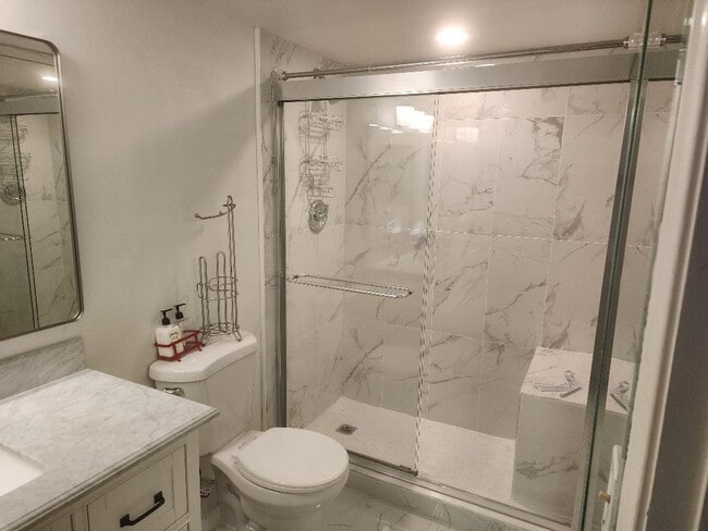 Building Photo - 3591 Inverrary Dr