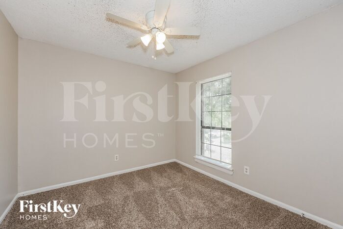 Building Photo - 1523 Stratford Dr