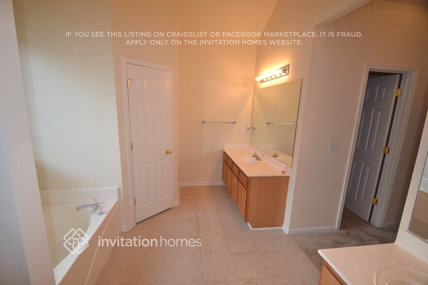 Building Photo - 9125 Viscount Ln