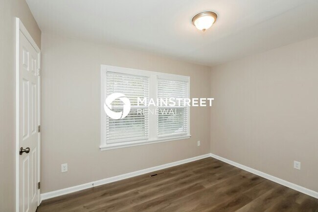 Building Photo - 3 Bedroom Pet-Friendly Home in MONROE, NC with Main Street Renewal