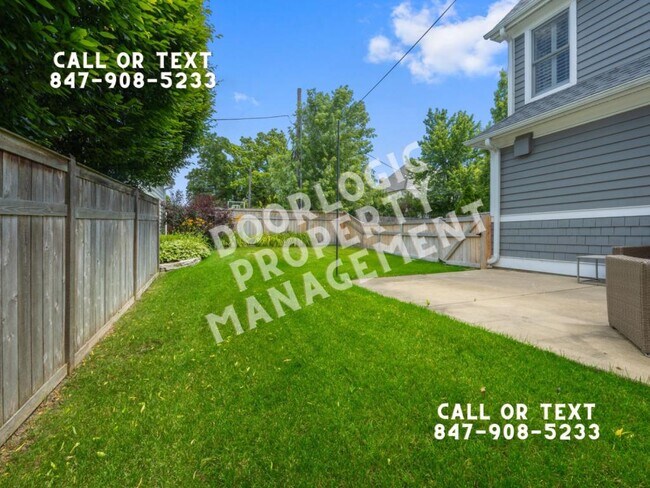 Building Photo - 735 W 8th St