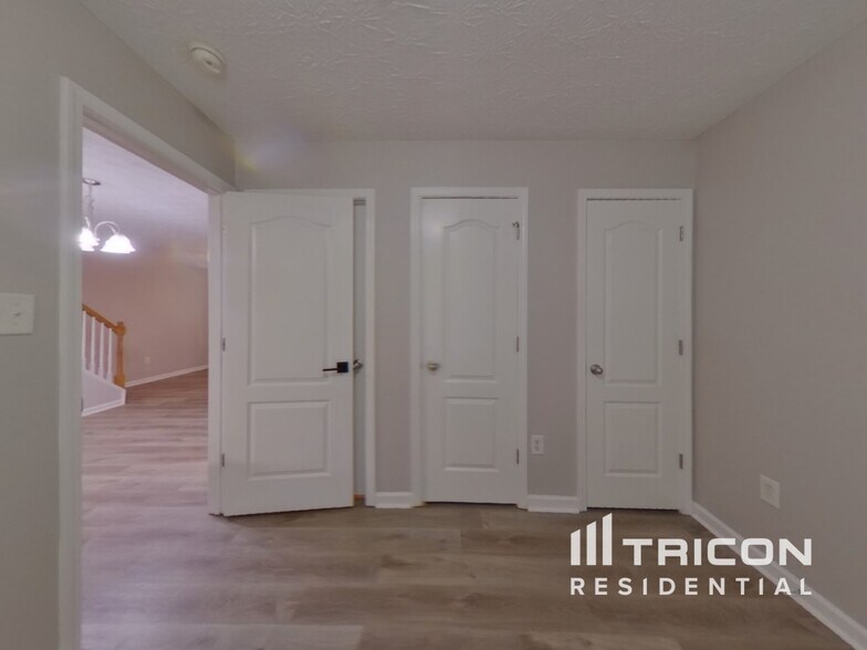 Building Photo - 1032 Wedgewood Ct NE