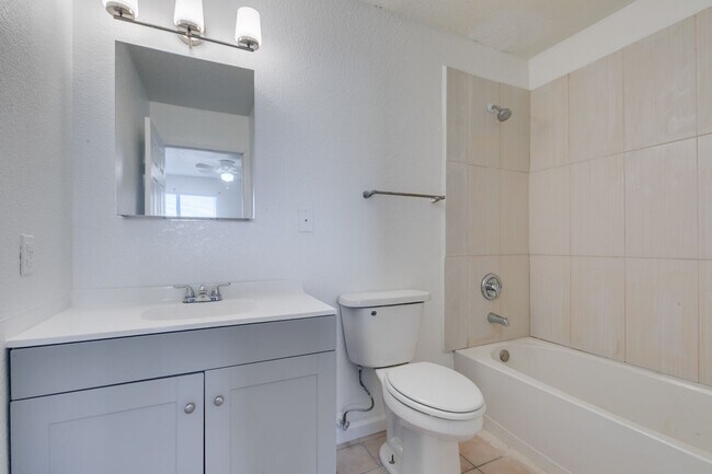 Building Photo - 6987 Mendon Ln