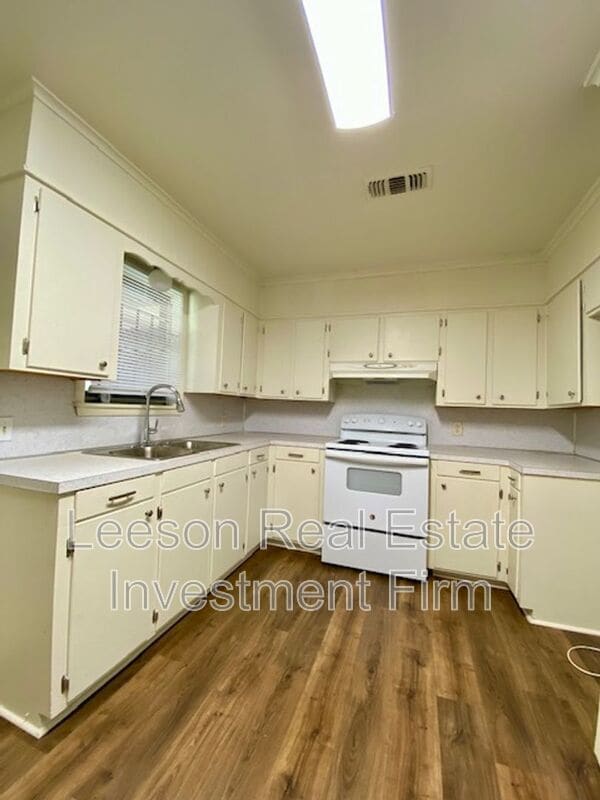 Building Photo - 134 S Greenbrook Loop