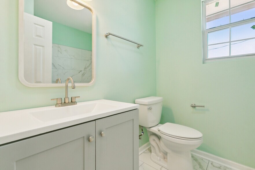 Building Photo - 1124 Tallow Tree Ln