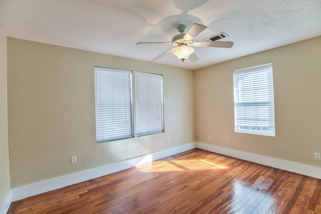 Building Photo - 2002