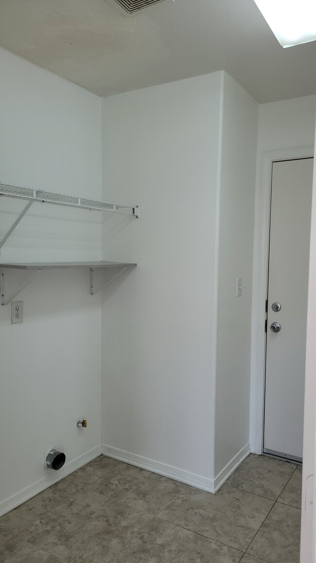 Building Photo - 53214 Savannah Ct