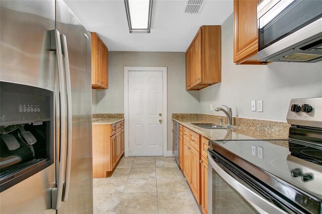 Building Photo - 541 N Capen Ave