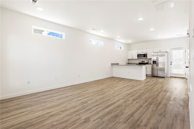 Building Photo - 501 Solar St