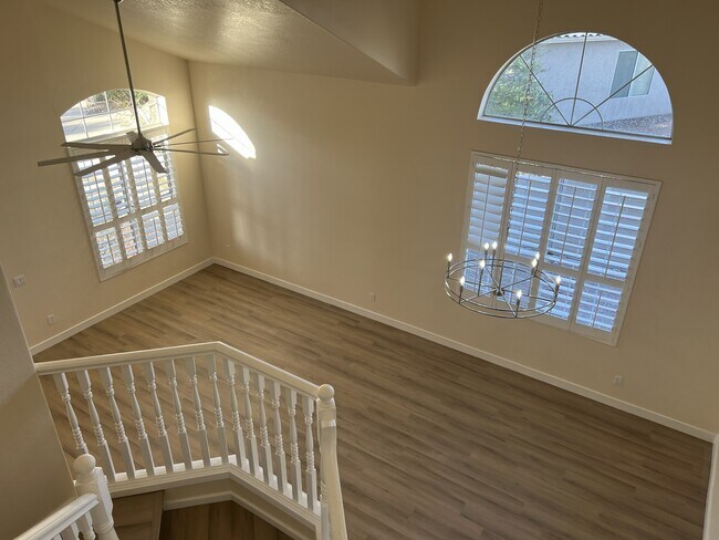 Building Photo - 9130 N Safflower Ln