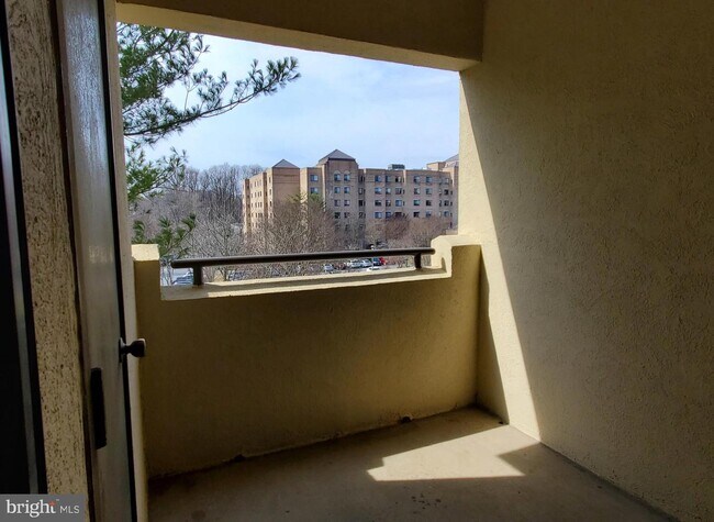 Building Photo - 6050 California Cir