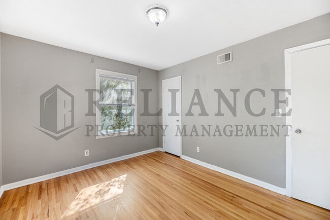 Building Photo - 2511 Woodland N