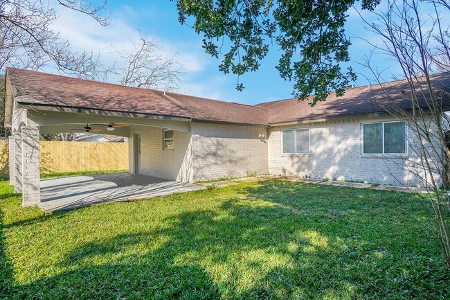 Building Photo - 4909 Meadow Pl Dr