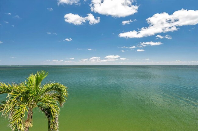 Building Photo - 4768 Coquina Key Dr SE