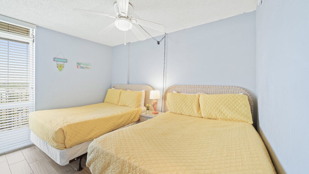 Building Photo - 7205 Thomas Dr