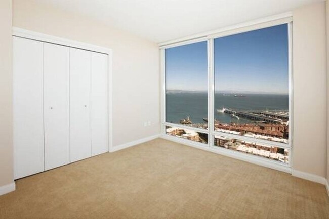 Building Photo - Luxury Corner Unit in Rincon Hill: 2 Bed/2...