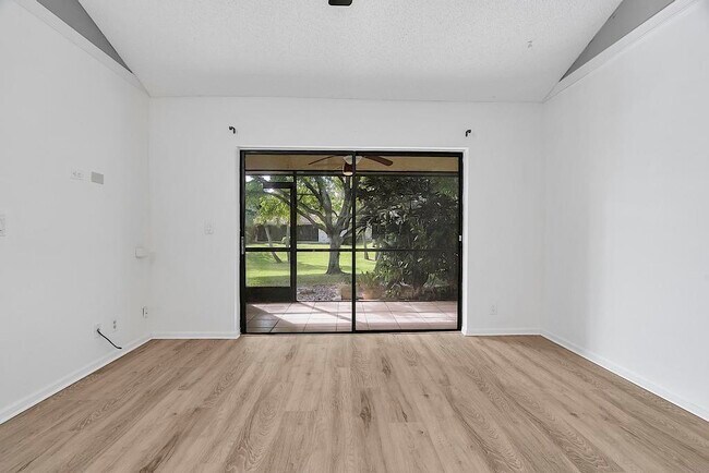 Building Photo - 416 Buttonwood Pl