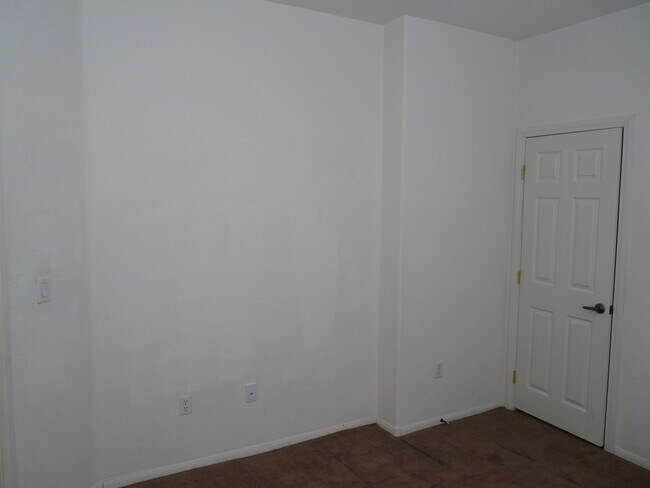 Building Photo - GATED 2 BEDROOM, 2 BATH CONDO IN JASMINE RANCH COMMUNITY