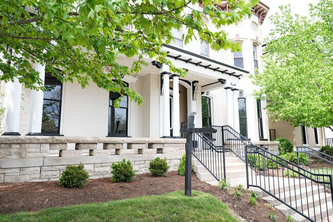 Building Photo - 275 S Limestone