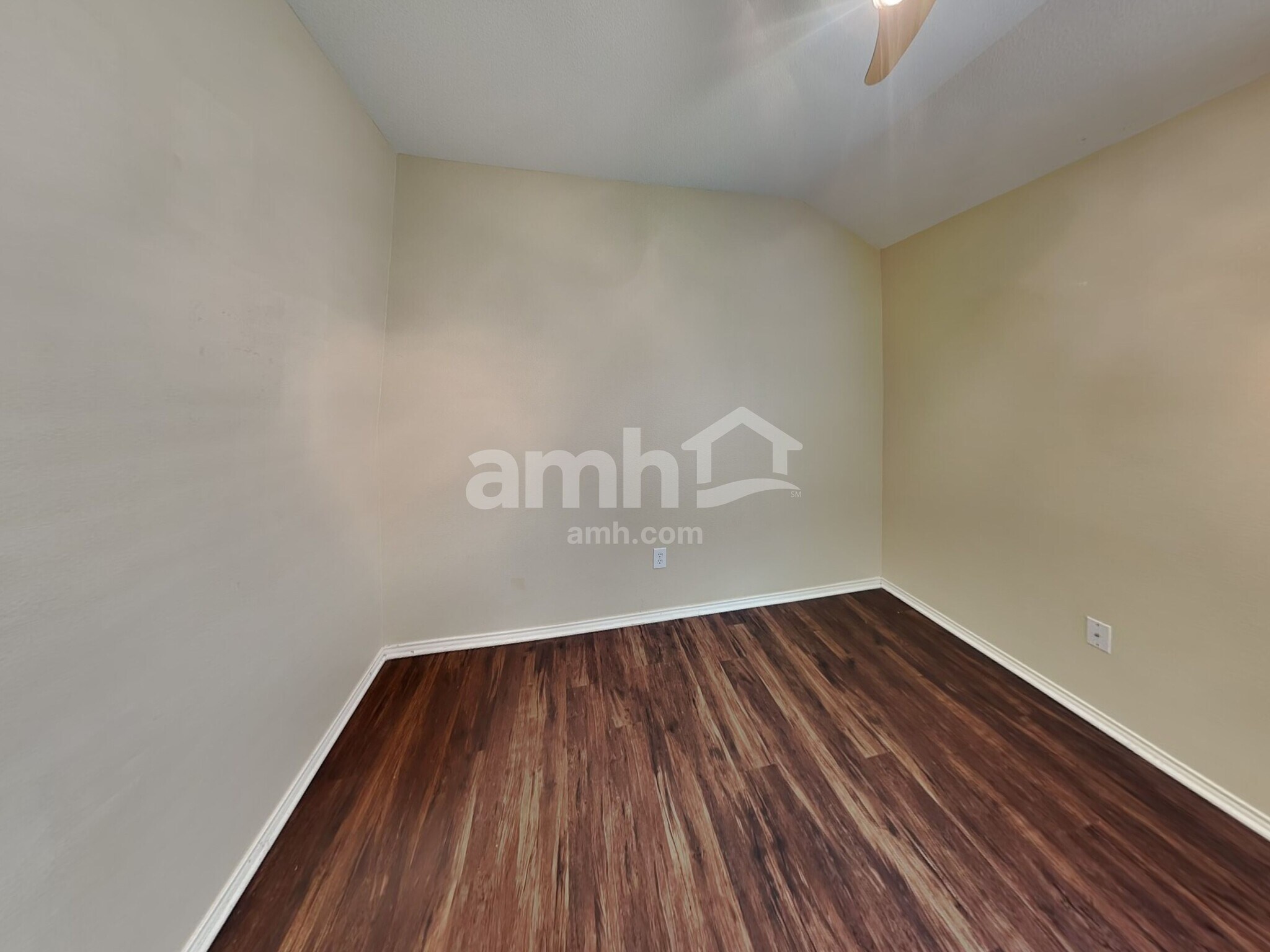 Building Photo - 9056 Weller Ln
