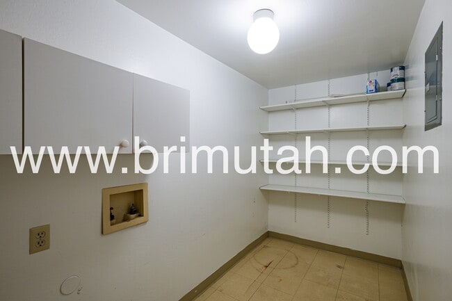 Building Photo - 4836 Highland Cir
