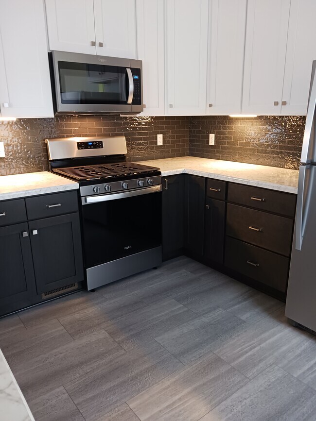 Building Photo - 1 Hubbard Ln