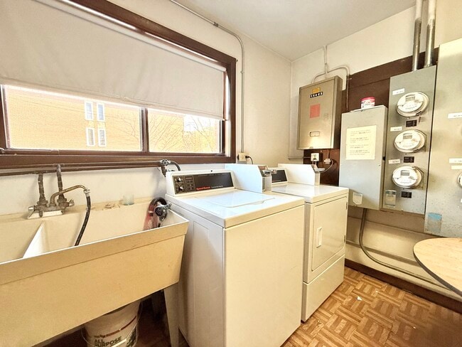 Building Photo - 10405 Mansfield Ave