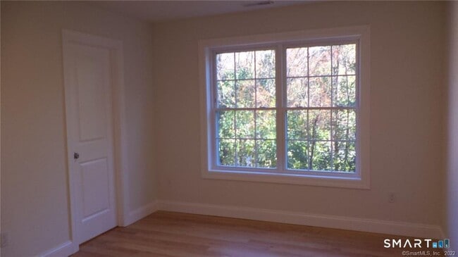 Building Photo - 33 Maple Ave