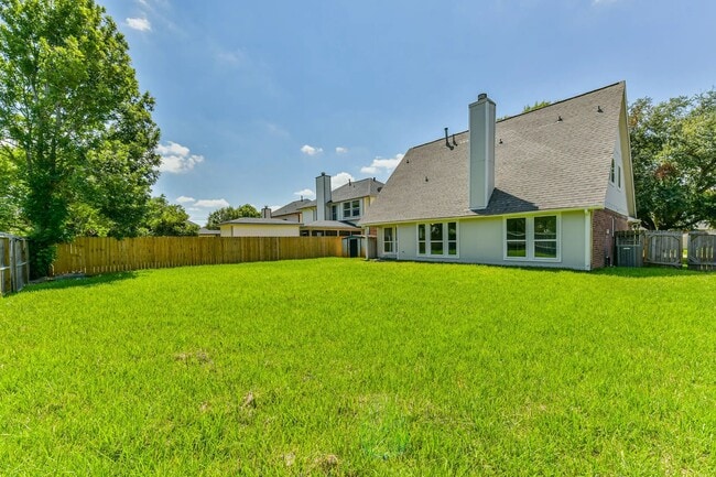 Building Photo - 106 Mango St