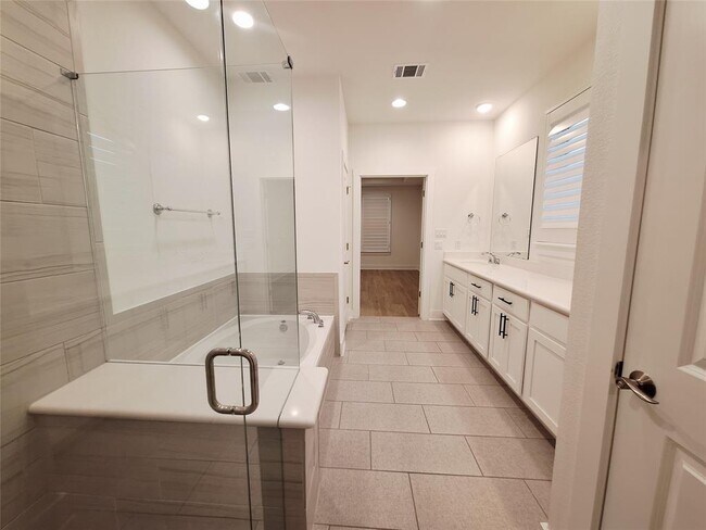 Building Photo - 1221 Brasano Pl