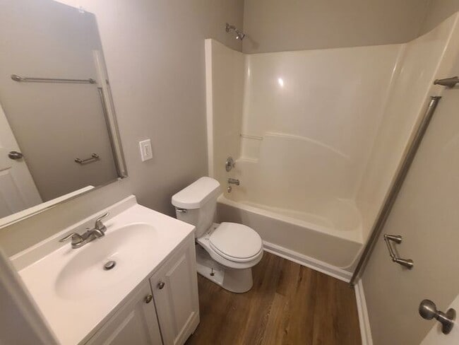 Building Photo - Gorgeous 3BR 2.5BA Home w/ Renovated Kitchen • Fenced Backyard• Garage Parking in Jonesboro