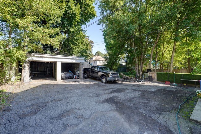 Building Photo - 590 Garson Ave