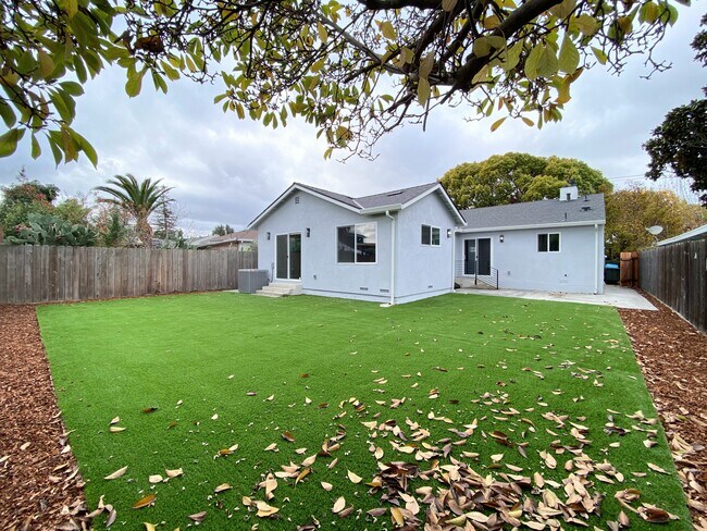 Building Photo - 1236 Hollyburne Ave