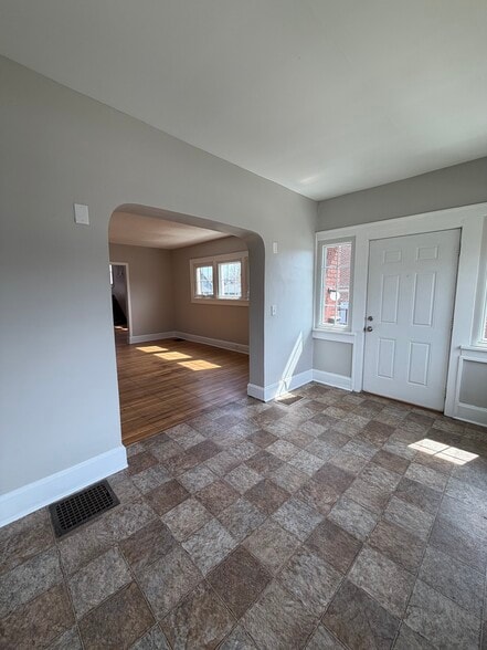 Building Photo - 3827 Central Ave