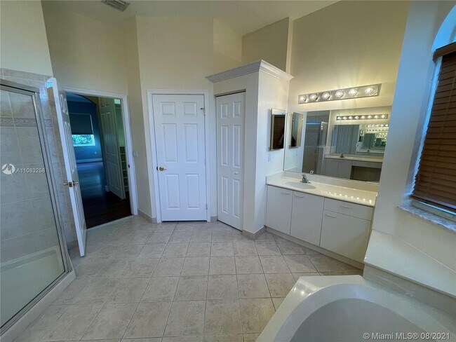 Building Photo - 16331 SW 49th Ct