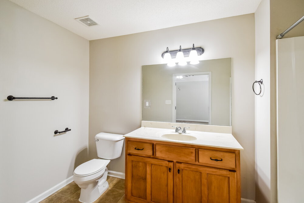 Building Photo - 9889 Southern Oak Way