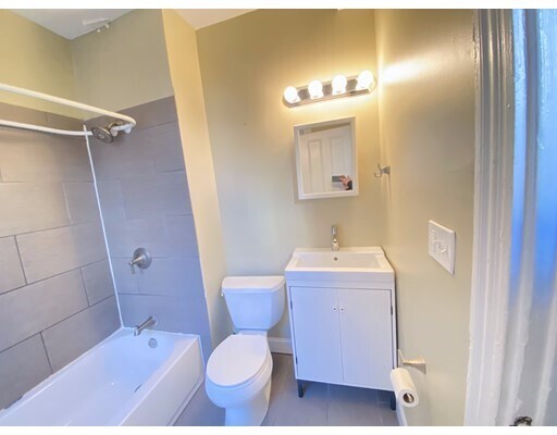 Building Photo - 69 Phillips St