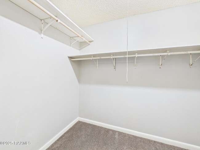 Building Photo - 511 Fox Run Ave