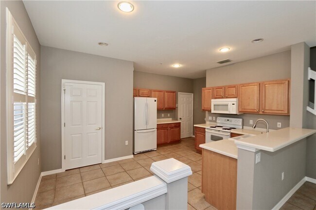 Building Photo - 1055 Albany Ct