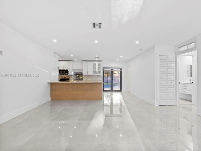 Building Photo - 19850 Franjo Rd