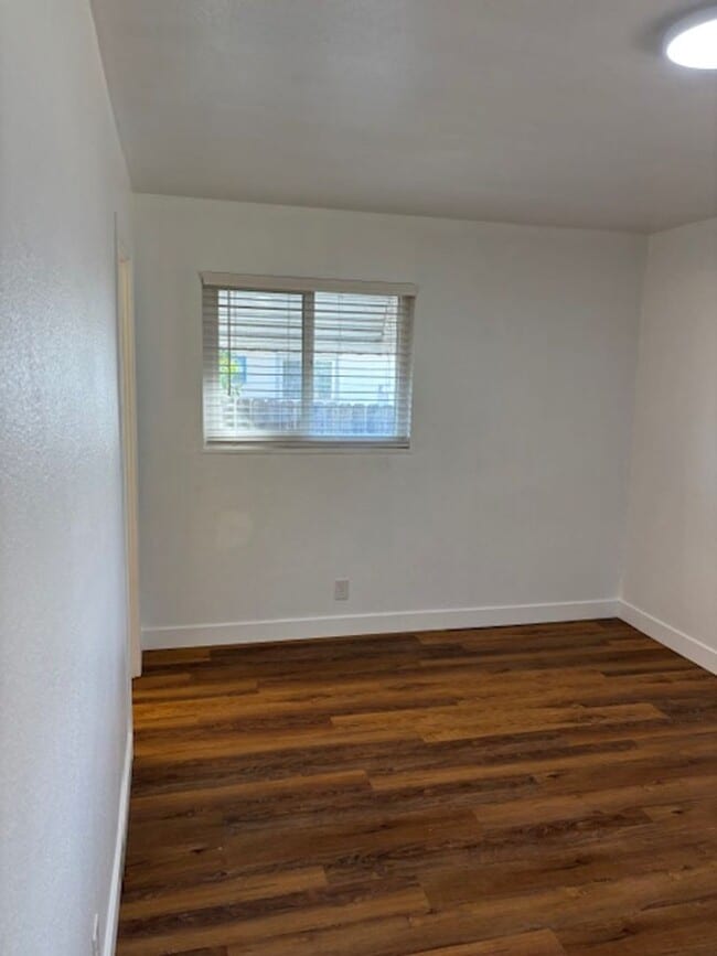 Building Photo - 9 Begonia Ln